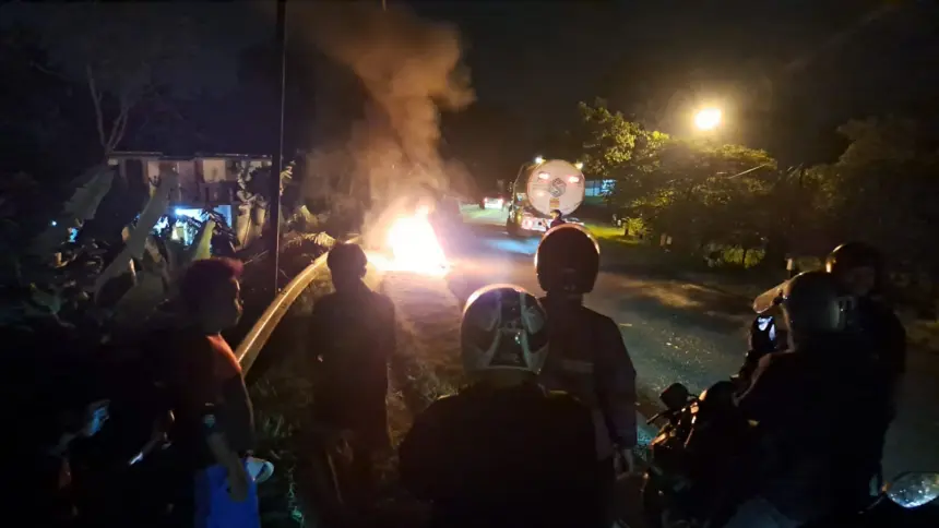 Motor terbakar di jalan raya kesugihan cilacap