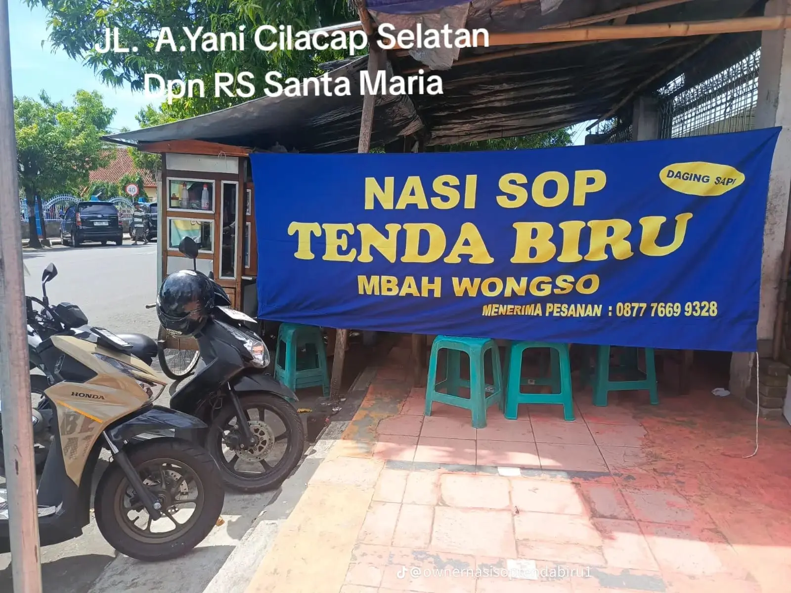 Lokasi Nasi Sop Mbah Wongso di depan Rumah Sakit Santa Maria Cilacap. (Foto: TikTok @ownernasisoptendabiru1)
