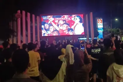 Nobar timnas di alun-alun purwokerto