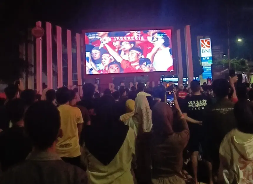 Nobar timnas di alun-alun purwokerto