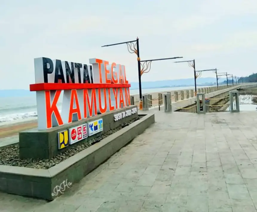 Pemandangan Pantai Tegalkamulyan di Cilacap Selatan yang memiliki beragam fasilitas dengan gratis tiket masuk. (Foto: Google Street View) 