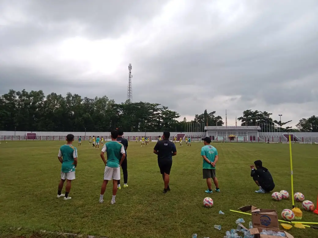 Permain persibangga purbalingga sedang berlatih