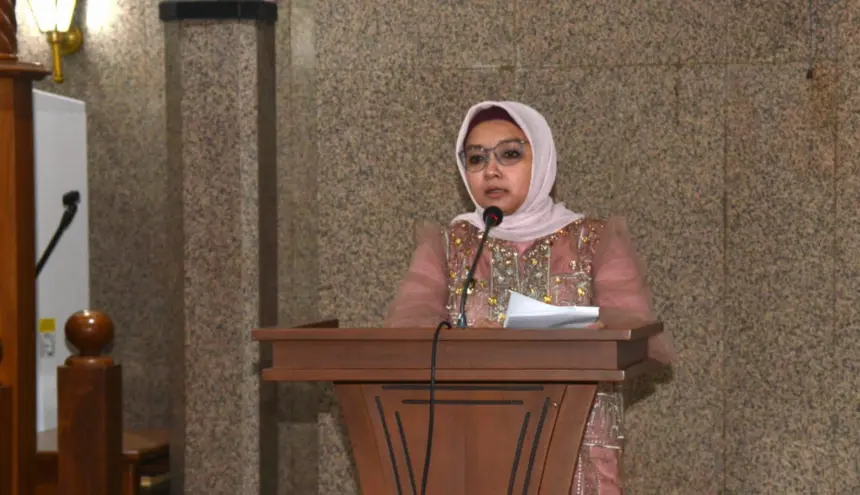 Plt Bupati Cilacap Ammy Amalia Fatma Surya saat memberikan sambutan momen lebaran dan Hari Jadi Cilacap. (Pemkab Cilacap).