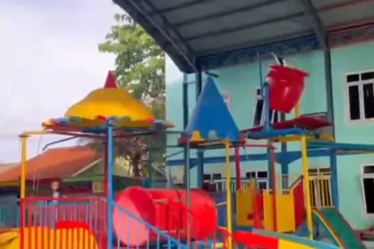 Sentul Water Park & Hall, dengan fasilitas kolam renang indoor di Cilacap sehingga pengunjung bisa bermain tanpa takut kepanasan. (Foto: TikTok @sentul.waterpark)