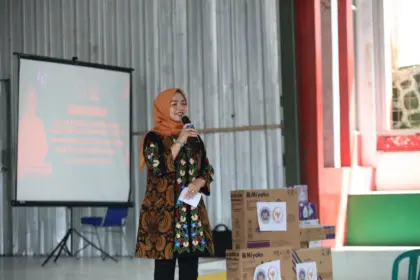 Anggota DPR RI dari Fraksi Partai Golkar, Hj. Teti Rohatiningsih, S.Sos., menggelar sosialisasi intensif terkait Program MBG di GOR Prof. Dr. H. Rohandi, M.Pd, M.Si Darussalam, Karangpucung, Kabupaten Cilacap, Minggu (8/03/2026). (Foto: Mas Moro)