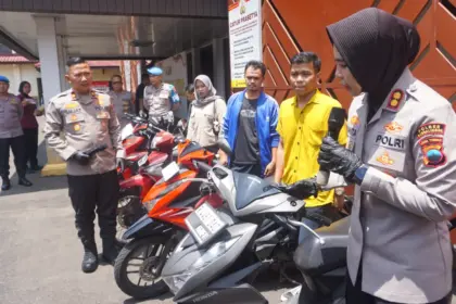 tiga pelaku