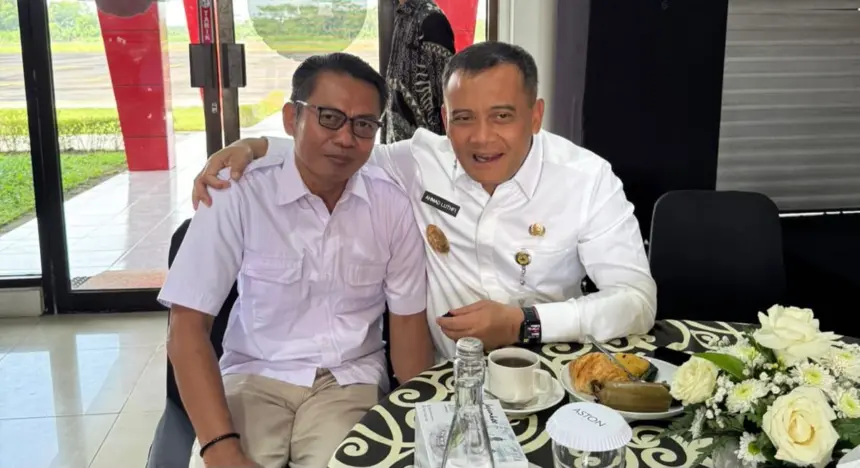 Anggota Fraksi Gerindra DPRD Cilacap, Suheri bersama Gubernur Jateng Ahmad Luthfi menyambut Presiden Prabowo ke Cilacap