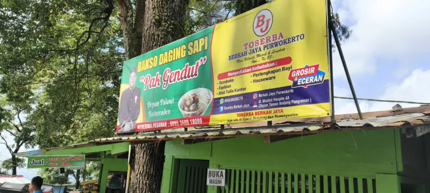 Warung Bakso Pak Gendut di dekat Wana Wisata Baturraden. (Foto: cilacaptoday.com) 