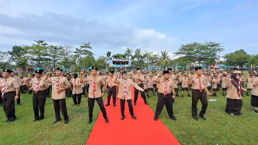 Plt Bupati Cilacap Ammy Amalia Fatma Surya membuka Pesta Siaga 2026 di Lapangan Jati Persada Cilacap. (Tri Aji).