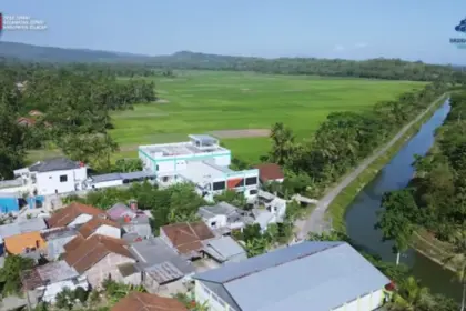 Mengeksplorasi potensi Desa Wisata Cipari di Cilacap yang memadukan keasrian alam dan kearifan budaya lokal. (Foto: Tangkapan layar YouTube Desa Cipari)