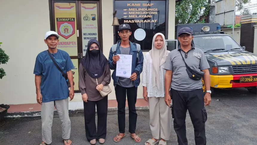 Korban dugaan penipuan kerja ke Jepang membuat laporan di Polsek Kawunganten Cilacap. (Tri Aji).