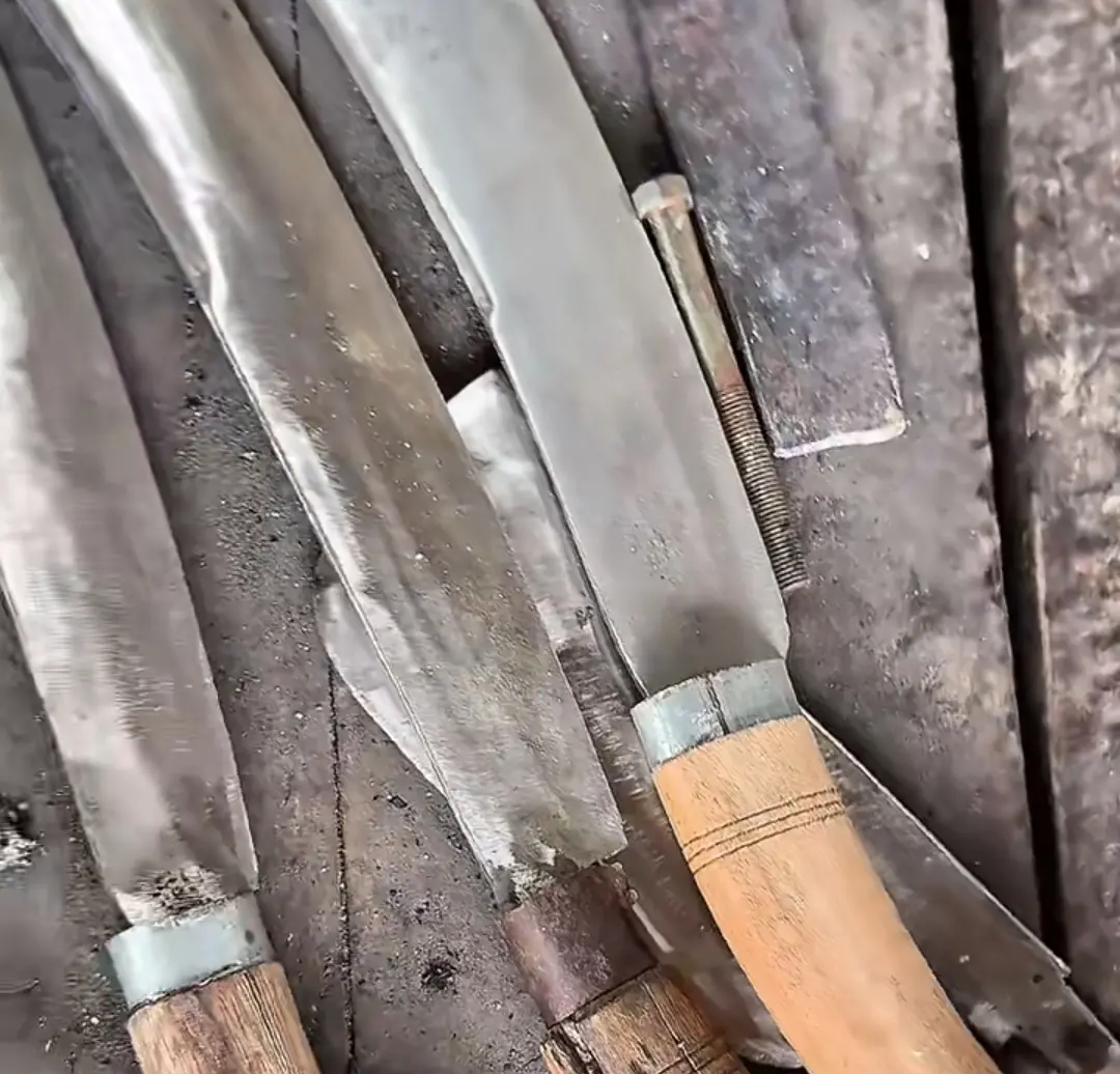 Produk UMKM Empu Besi yakni golok dari Desa Karangjengkol, Kecamatan Kesugihan, Cilacap. (Foto: TikTok @kknkarangjengkol) 