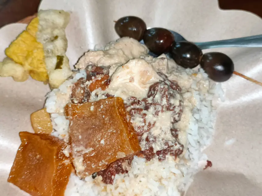 Cita rasa Gudeg Banyumas Asli "Bu Anik" yang manis dan sudah legendaris sejak 1999. (Foto: cilacaptoday.com)