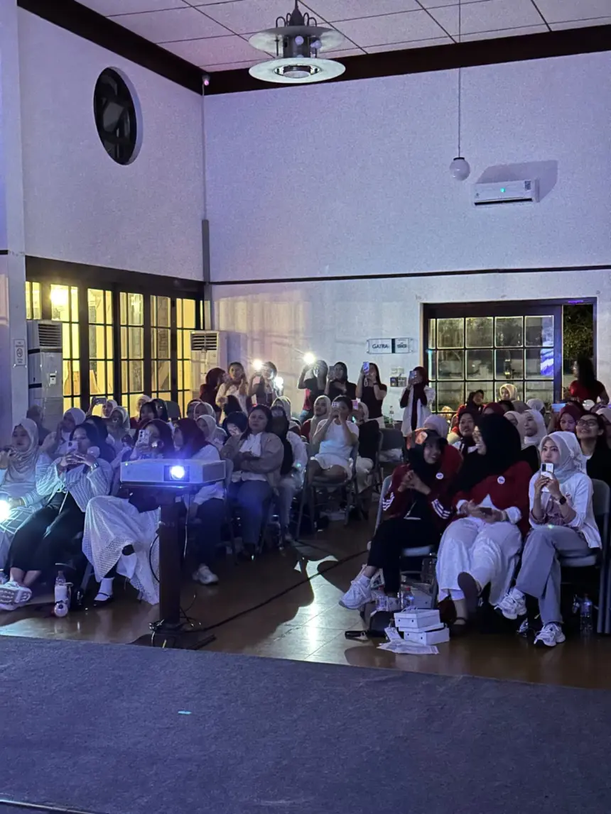 Suasana kemeriahan Nobar Arirang World Tour: In Goyang Di Hetero Space Obati Kerinduan BTS ARMY, di Hetero Space Purwokerto, 11-12 April 2026.(dok Wahyu Sumantri)