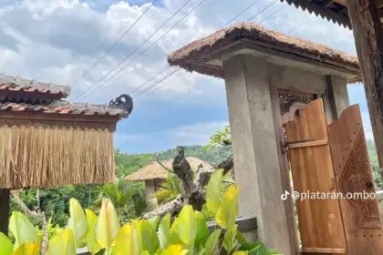 Pesona kuliner bernuansa alam di Desa Tayem Timur, Karangpucung, Cilacap, yang menghadirkan atmosfer ala Ubud Bali. (Foto: TikTok @plataran.ombo)