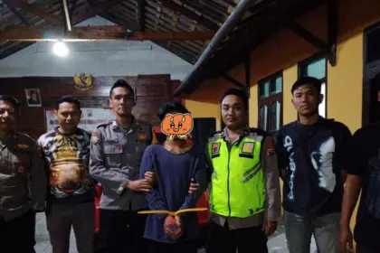 Aparat Polsek Kalibening Banjarnegara berhasil mengamankan S pelaku penganiayaan, Selasa malam (31/3/2026). (Foto: Polsek Kalibening)