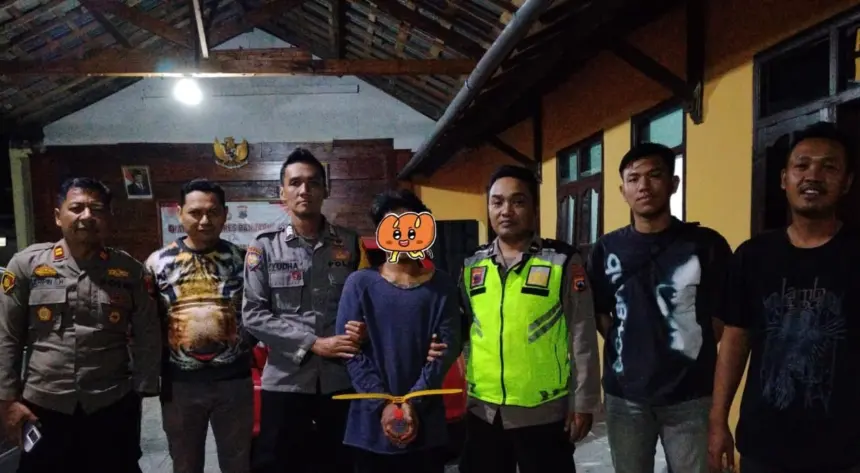 Aparat Polsek Kalibening Banjarnegara berhasil mengamankan S pelaku penganiayaan, Selasa malam (31/3/2026). (Foto: Polsek Kalibening)