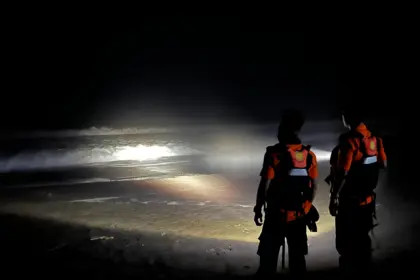 Tim SAR Gabungan saat pencarian anak tenggelam di Pantai Setrojenar. (Basarnas Cilacap).