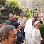 Kapolresta Cilacap meninjau sejumlah gereje, memastikan pengamanan dari personel Polresta Cilacap. (Polresta Cilacap).