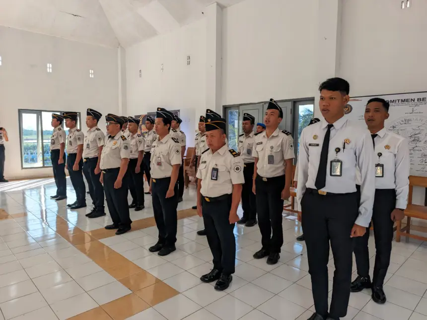 Jajaran petugas Lapas Terbuka Nusakambangan ikrar zero halinar. (Lapas Terbuka).