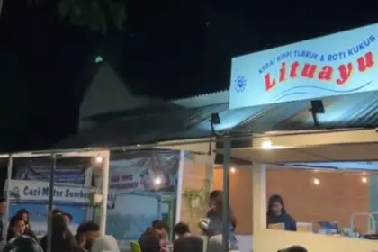 Suasana Jalan Perwira atau "Blok-P" Cilacap yang kini telah bersalin rupa menjadi pusat aktivitas dan tempat berkumpulnya generasi muda. (Foto: TikTok @kedailituayu)