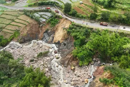 Longsor jalan kaliireng ratamba banjarnegara