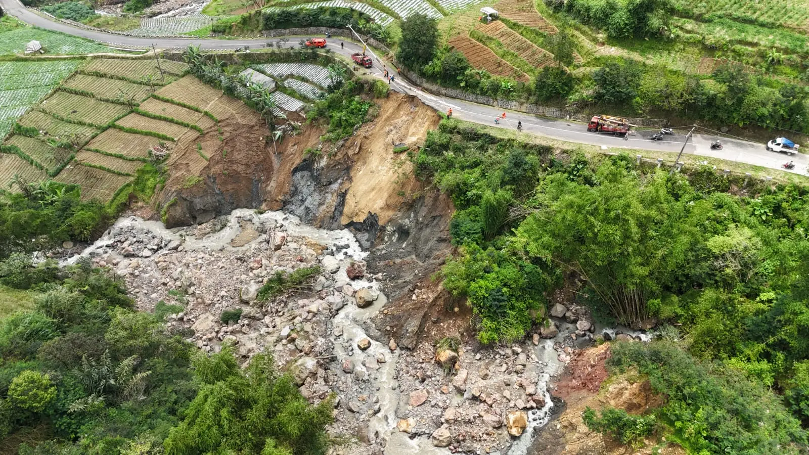 Longsor jalan kaliireng ratamba banjarnegara