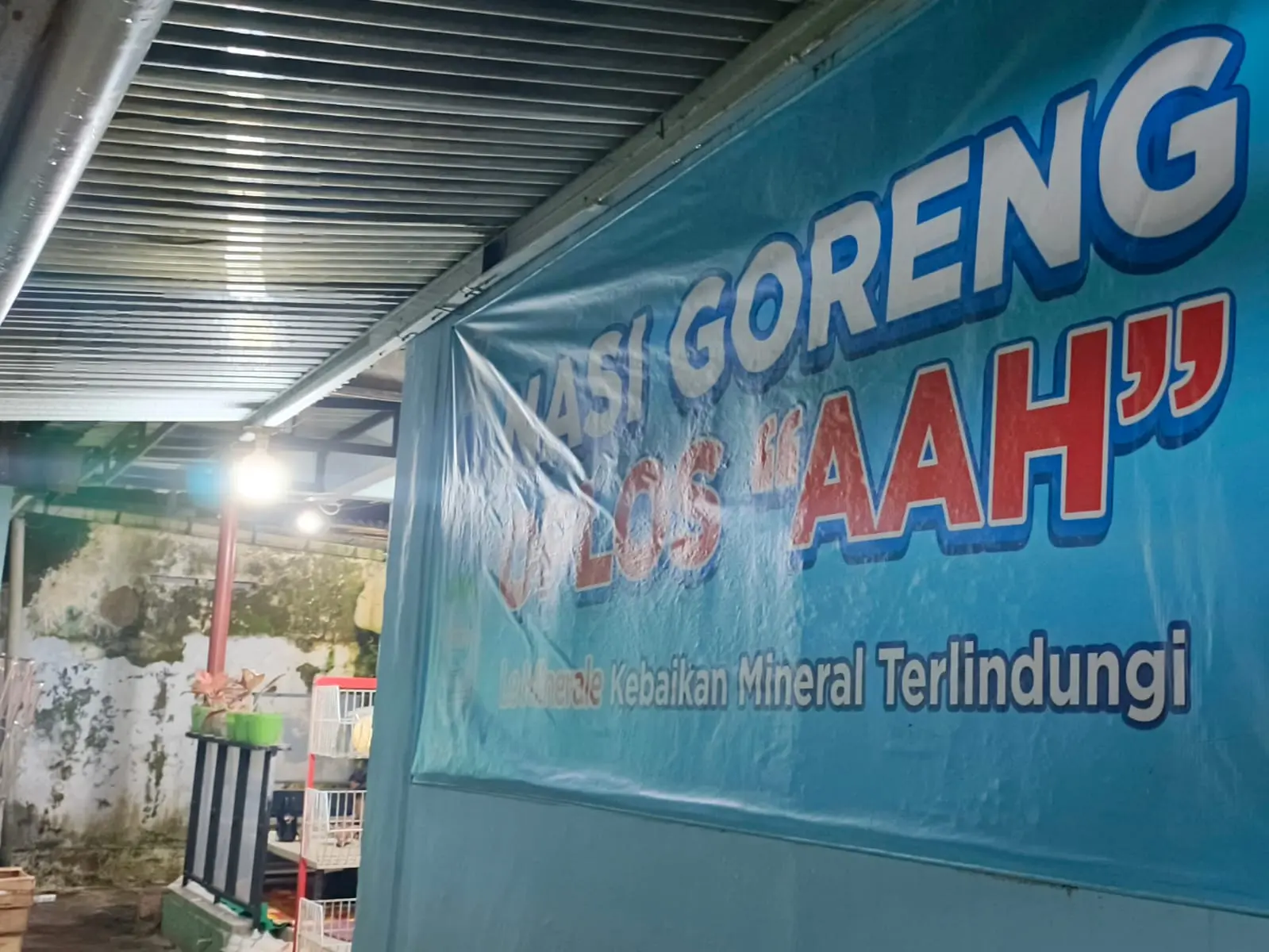 Nasi Goreng AAH yang legend sejak harga Rp300 hingga saat ini Rp7000 di Purwokerto. (Foto: cilacaptoday.com) 