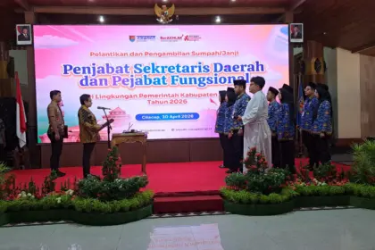 Plt Bupati Cilacap Ammy Amalia Fatma Surya melantik Annia Fabriana jadi Pj Sekda Cilacap. (Tri Aji).