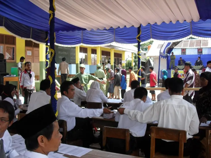 Suasana Pilkades di Desa Plorengan Kecamatan Kalibening periode sebelumnya. (foto: Heri Cahyono)