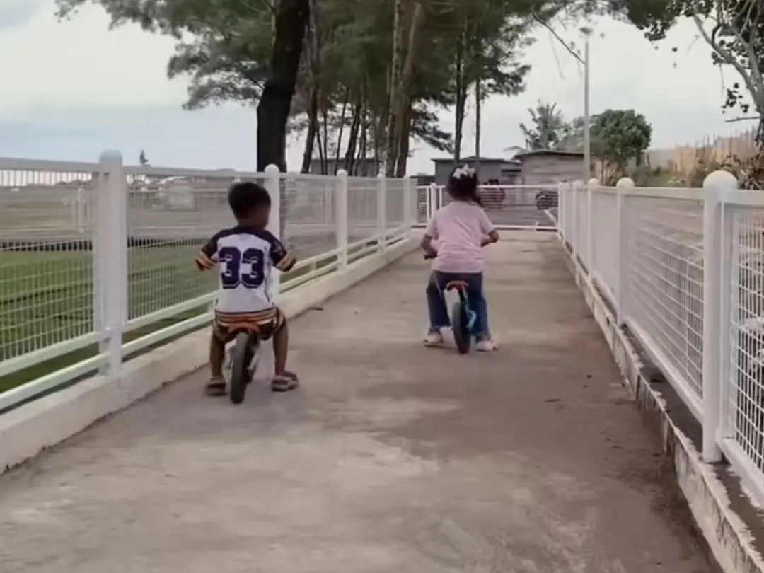 Push Bike Track menjadi wahana motorik yang siap memanjakan anak-anak di Exotis Play Land Jetis. (Sumber: TikTok @exotis_playland_jetis)