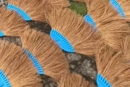 Produk Sapu Tepes dari serabut kelapa hasil karya warga Desa Wisata Tambaknegara, Rawalo, Banyumas. (Sumber: TikTok @deswitatambaknegara)
