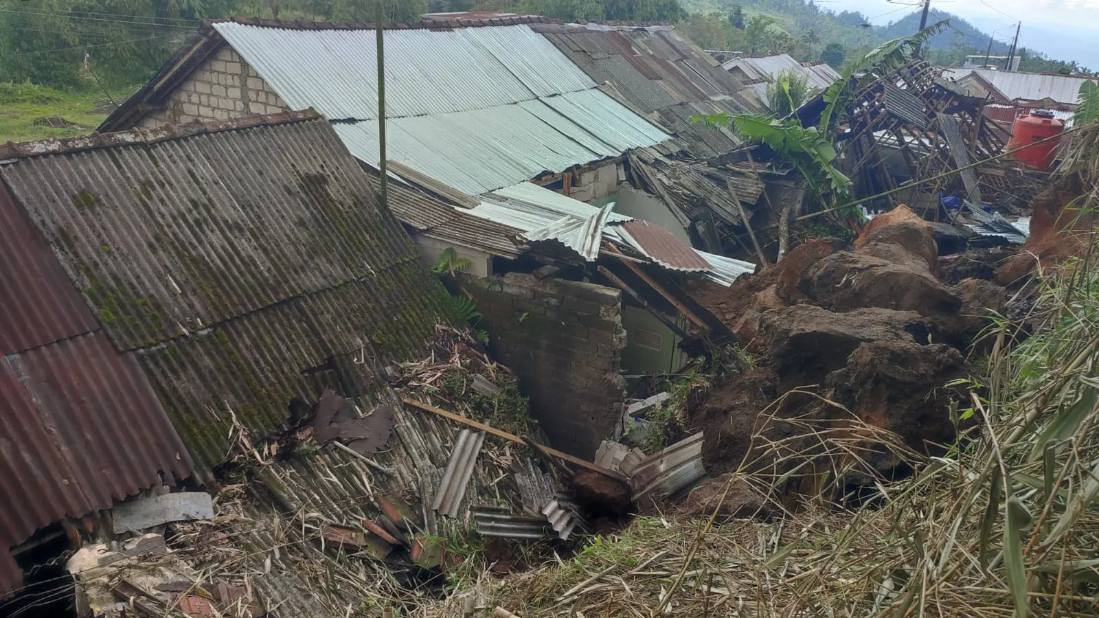 Tanah longsor mrebet purbalingga