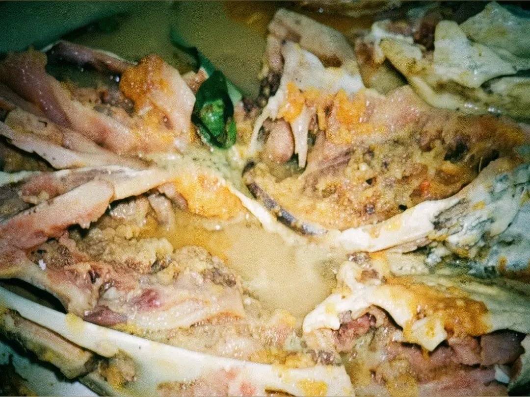 Ressk memasak Brekecek Pathak Jahan, kuliner khas Cilacap yang anti amis. (Sumber: Ilustrasi, editing TikTok @rmbrekecekpathak)