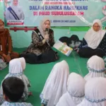 Bunda PAUD Kabupaten Purbalingga, Syahzani Fahmi Muhammad Hanif—atau yang akrab disapa Bunda Hani—menggelar kegiatan "Tebar Cinta Bunda PAUD Kabupaten Purbalingga" Suara tawa dan nyanyian anak-anak menggema di halaman Kelompok Bermain (KB) Subulussalam, Walik, Desa Kutasari, Kecamatan Kutasari, Selasa (19/5/2026).(Foto: Pemkab Purbalingga)