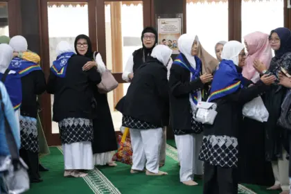 BDI RU IV Cilacap melepas keberangkatan 46 jamaah calon haji melalui KBIHU Miftahul Jannah. (BDI RU IV Cilacap).
