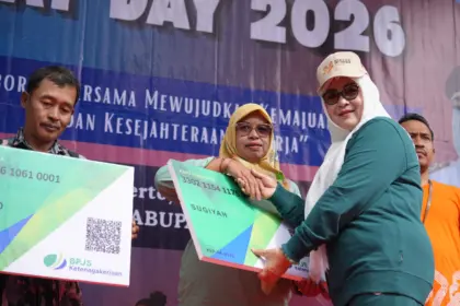 Sejumlah buruh di Kabupaten Banyumas saat mengikuti peringatan May Day 2026, di Halaman Pendopo Si Panji Purwokerto, Jumat (01/05/2026).(foto: Wahyu Sumantri)