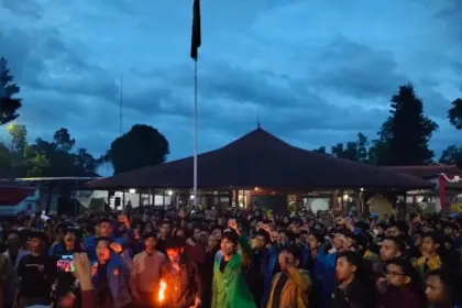 Suasana aksi mahasiswa yang tergabung dalam Aliansi Mahasiswa Banyumas, di Halaman Pendopo Si Panji Purwokerto, Jumat (01/05/2026).(Foto: Wahyu Sumantri)