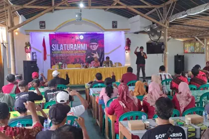 Tim Mas Kaisar serap aspirasi warga Adipala saat acara silaturahmi di Tamariz Cafe Adipala Cilacap. (Tri Aji).