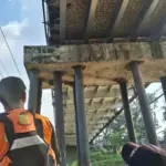 Tim SAR gabungan saat berusaha mencari keberadaan Imam Fauzi yang diduga menceburkan diri ke sungai Serayu, Senin (11/5/2026). (Foto: dok TIM SAR Banyumas)