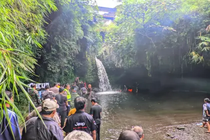 Selfie Berujung Maut, Santriwati Asal Cilacap Tewas Tenggelam di Curug Kanesia