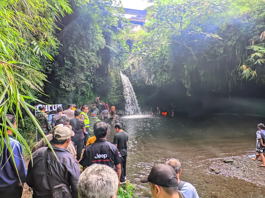 Selfie Berujung Maut, Santriwati Asal Cilacap Tewas Tenggelam di Curug Kanesia