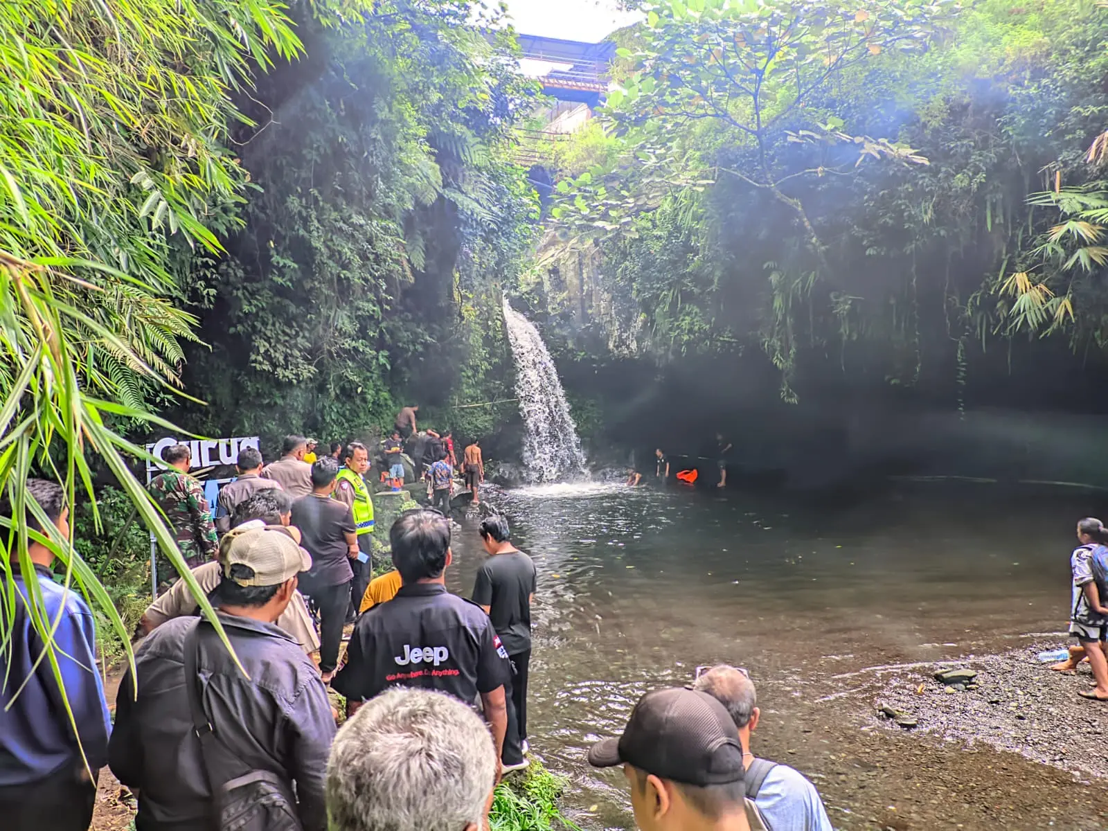 Selfie Berujung Maut, Santriwati Asal Cilacap Tewas Tenggelam di Curug Kanesia