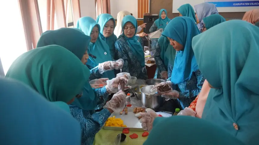 Disnakerin Cilacap Latih Ibu-Ibu PKK Desa Miskin Ekstrem Guna Dongkrak Ekonomi Keluarga