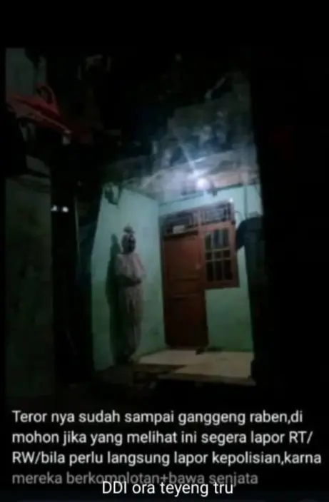 Pesan berantai terkait teror pocong di Cilacap yang meresahkan warga. (Dok).