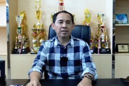 Kepala Badan Pengelolaan Keuangan dan Aset Daerah (BPKAD) Cilacap, Sapta Giri Putra, memberikan klarifikasi terkait insentif guru madrasah. (Pemkab Cilacap).