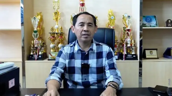 Kepala Badan Pengelolaan Keuangan dan Aset Daerah (BPKAD) Cilacap, Sapta Giri Putra, memberikan klarifikasi terkait insentif guru madrasah. (Pemkab Cilacap).