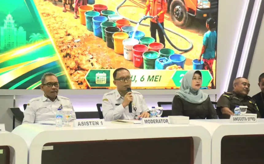 Kepala Pelaksana BPBD Cilacap Taryo saat rapat koordinasi hadapi kemarau. (Dok).