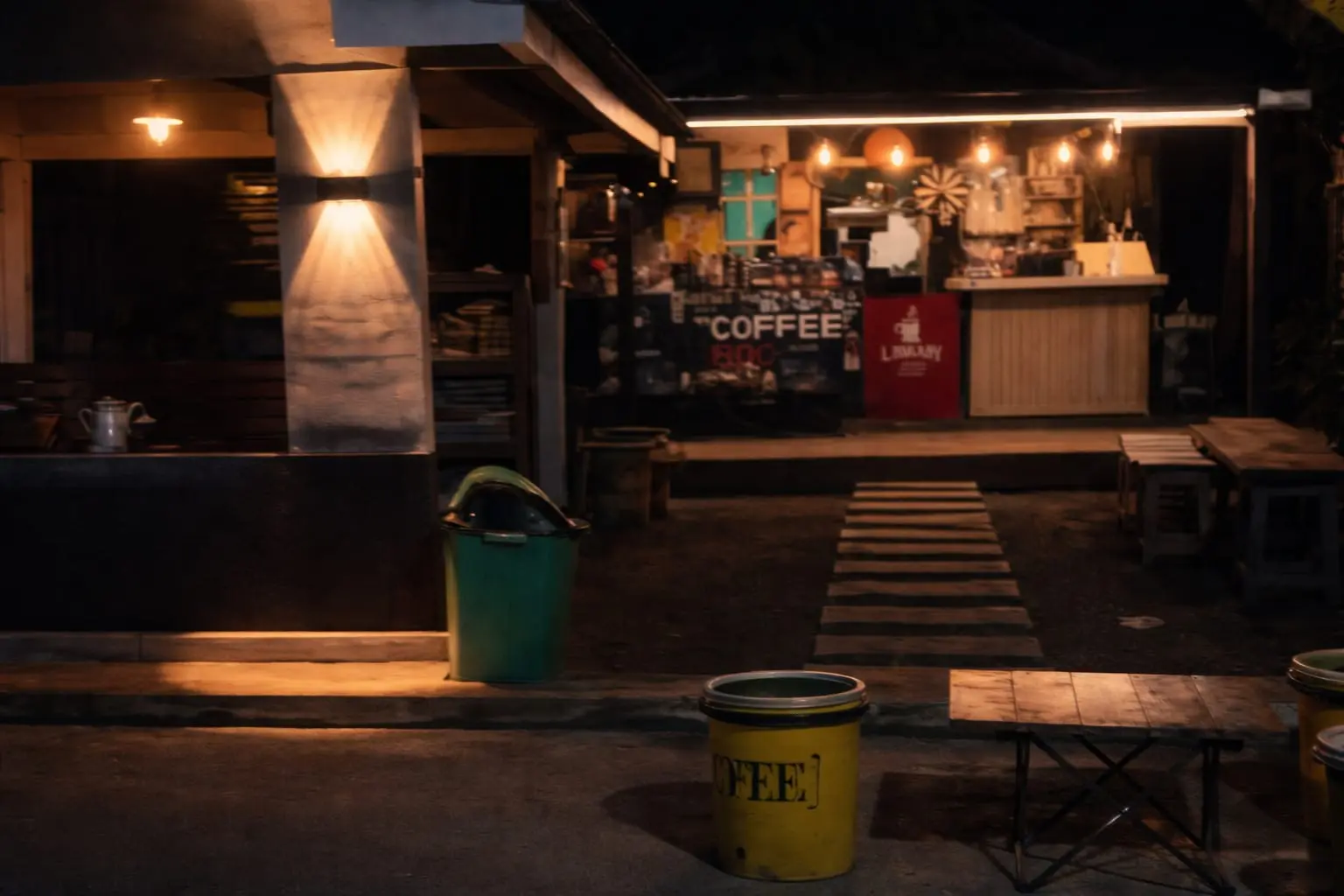 Suasana malam hari, semakin menciptakan ambience yang syahdu. (Sumber: TikTok @hutanpinussawangan