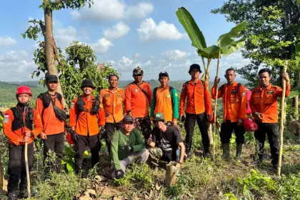 Tim SAR gabungan lakukan pencarian pemuda hilang misterius di Hutan Bantarsari Cilacap. (Basarnas Cilacap).